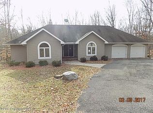 322 Rolling Hills Dr, East Stroudsburg, PA 18302