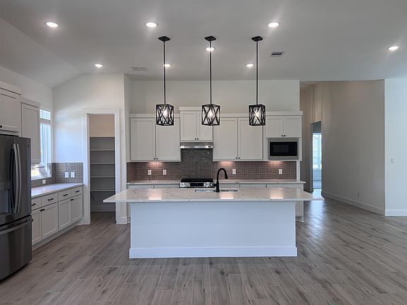 4th image of 2419 Garden Arbor Ln