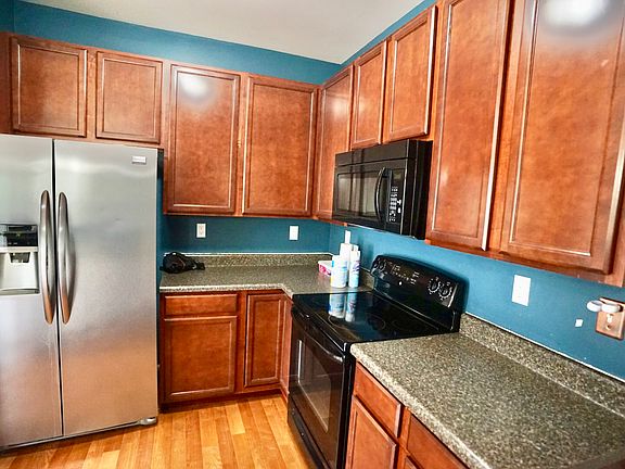 3rd image of 81 Shire Dr