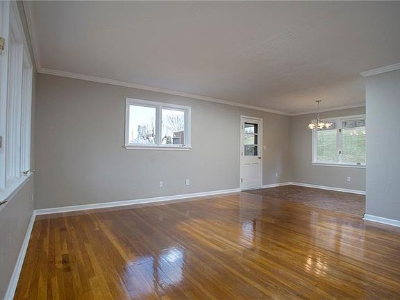 3rd image of 407 North Ave