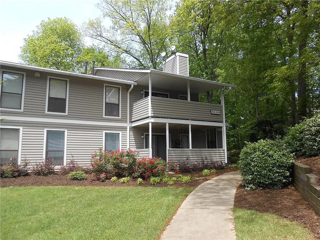 1 bed, 1.0 bath, 982 sqft, $1,595 — Photo 1
