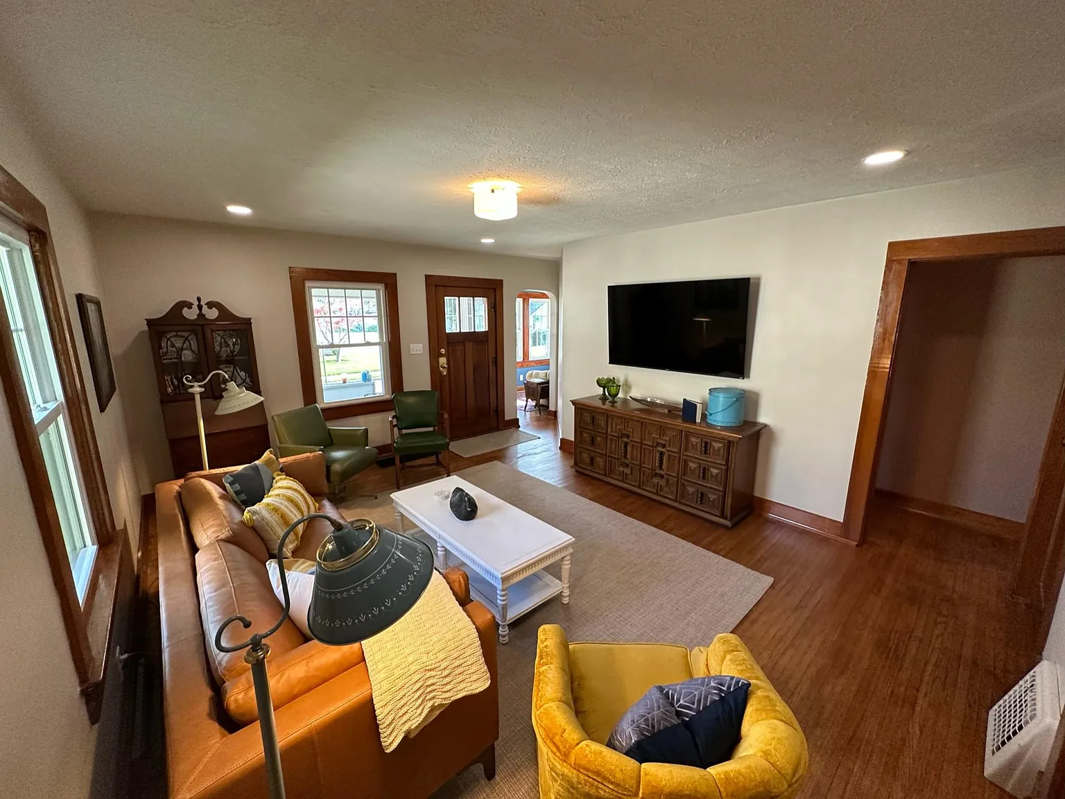3 bed, 1116 sqft, $2,550 — Photo 2