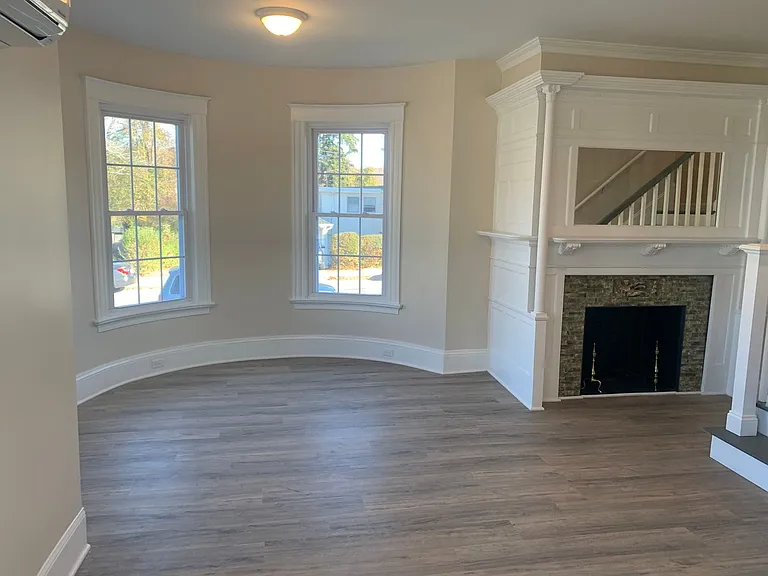 129 Kenoza Ave — Photo 11