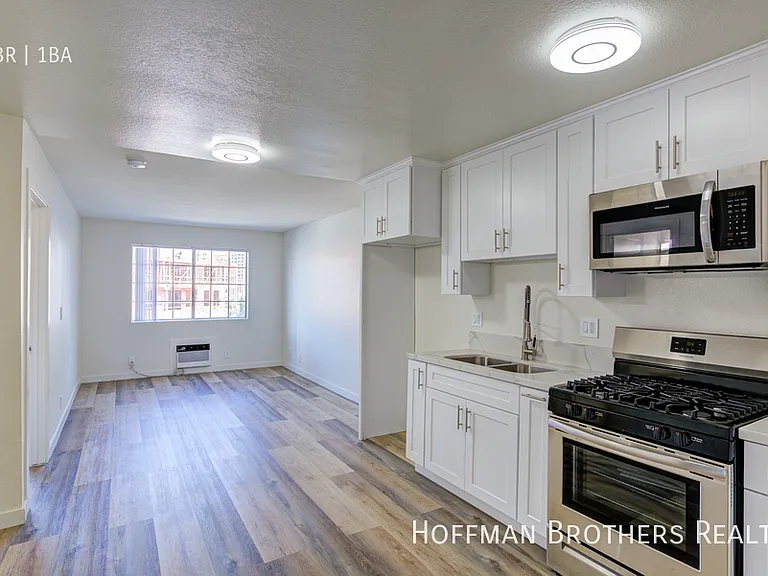 720 S Hoover St #205 — Photo 4