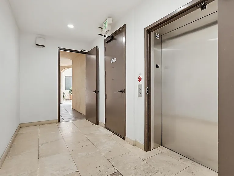 5132 W Maplewood Ave #202 — Photo 6