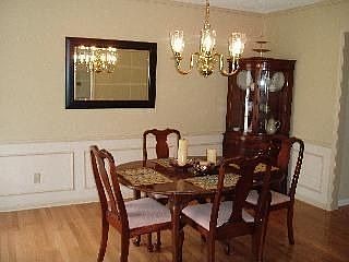 4th image of 10413 Barton St