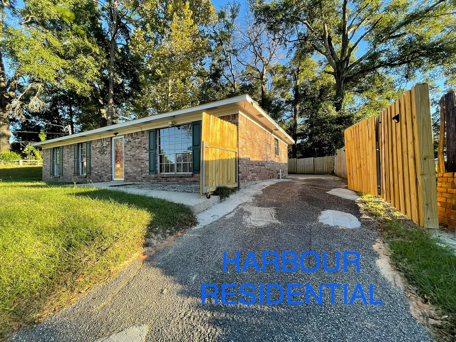 3 bed, 1.5 bath, 1269 sqft, $1,350 — Photo 2