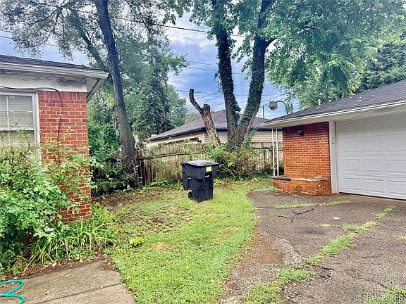 5th image of 14434 Rosemont Ave