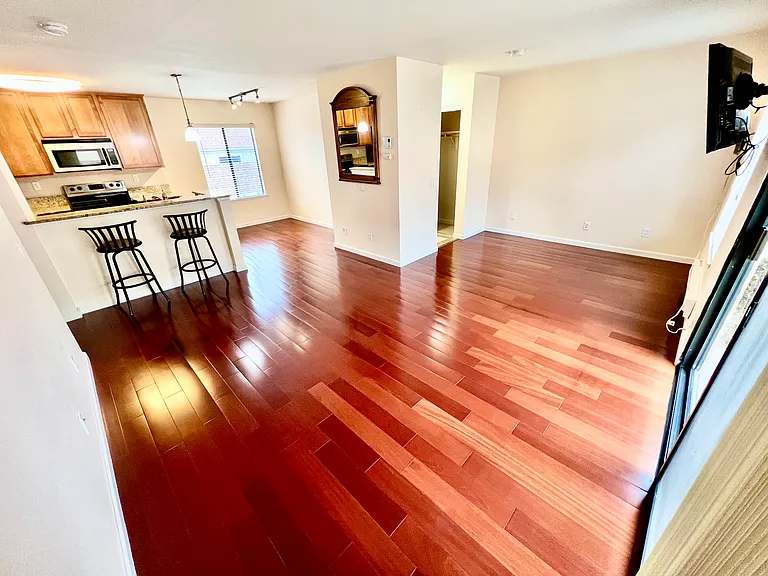 301 Glenwood Cir #147 — Photo 6