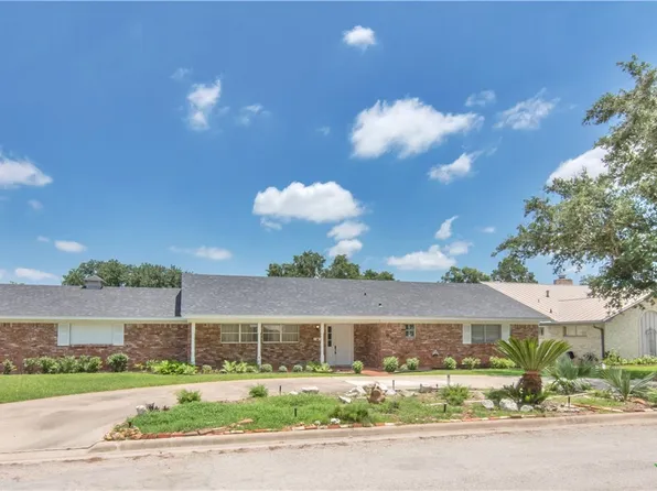 401 W Brackenridge St, Edna, TX 77957
