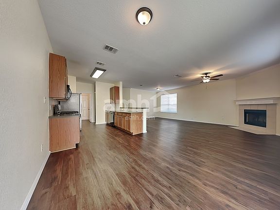5th image of 221 Covent Dr