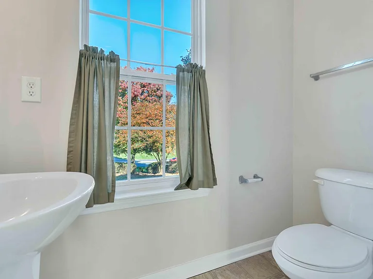 15744 Kensington Palace Ln — Photo 22