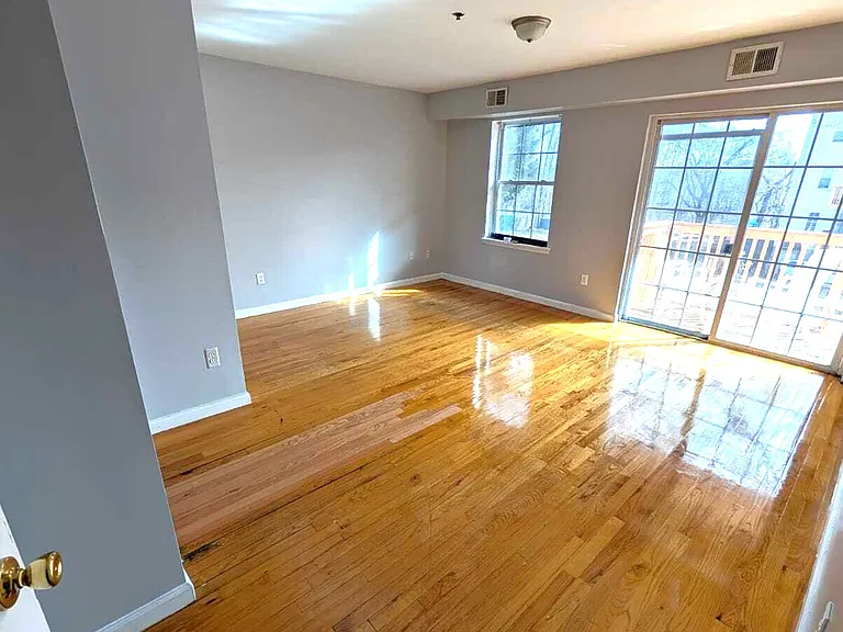 224-225 N Arlington Ave #2 — Photo 5