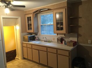 2153 Roslyn Rd, Grosse Pointe Woods, MI 48236