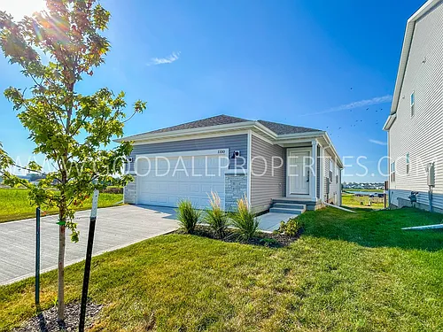 1100 NW Yorktown Dr Photo 1