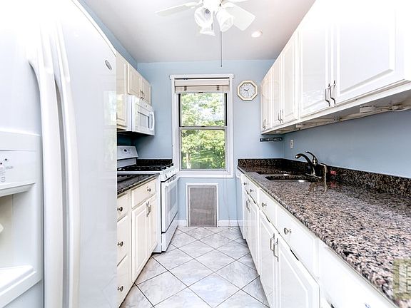3rd image of 3720 Independence Ave APT 2E