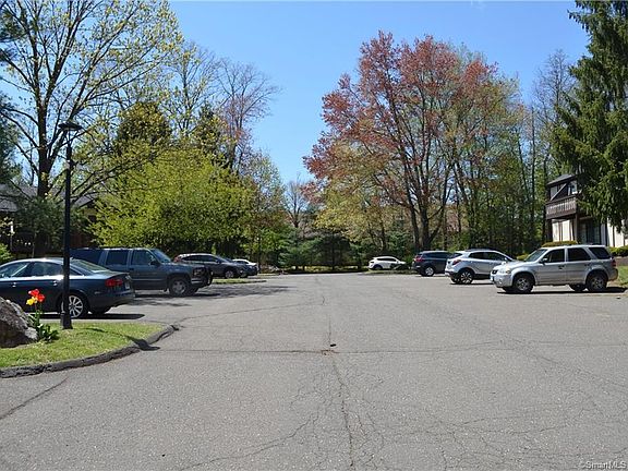 2nd image of 9 Falmouth Ct #9