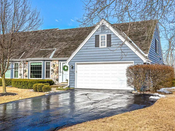 1720 West Bradford DRIVE, Mequon, WI 53092