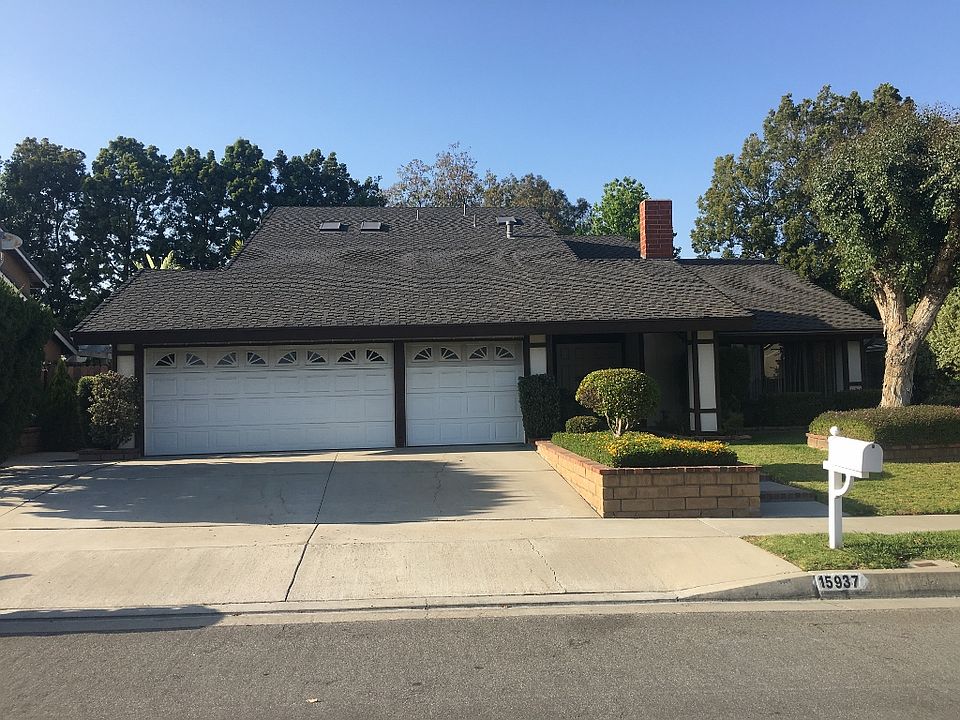 1st image of 15937 Las Palmeras Ave