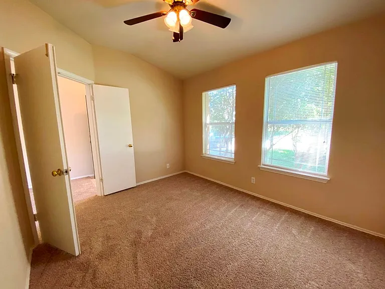 218 Jennifer Ln — Photo 16