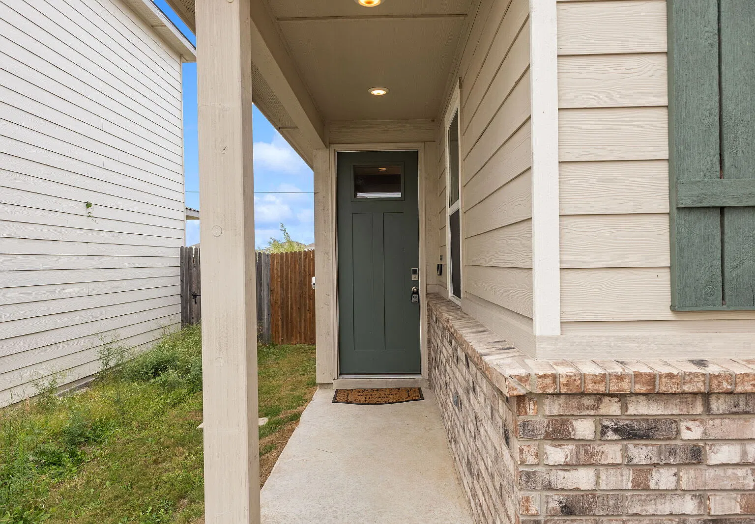 3 bed, 2.0 bath, 1496 sqft, $2,100 — Photo 4