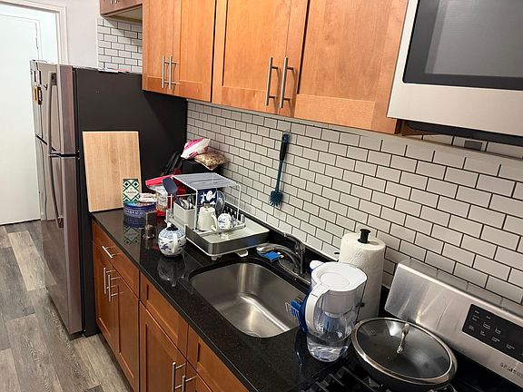 2nd image of 208 E 70th St APT 5E