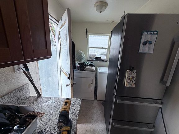 5th image of 4122 Howard Ave
