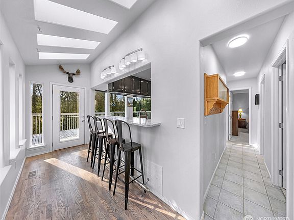 5th image of 8894 Giles Rd.