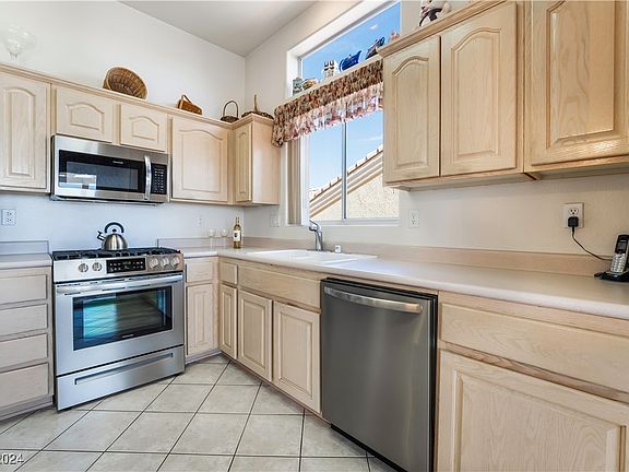 3rd image of 10829 Clarion Ln