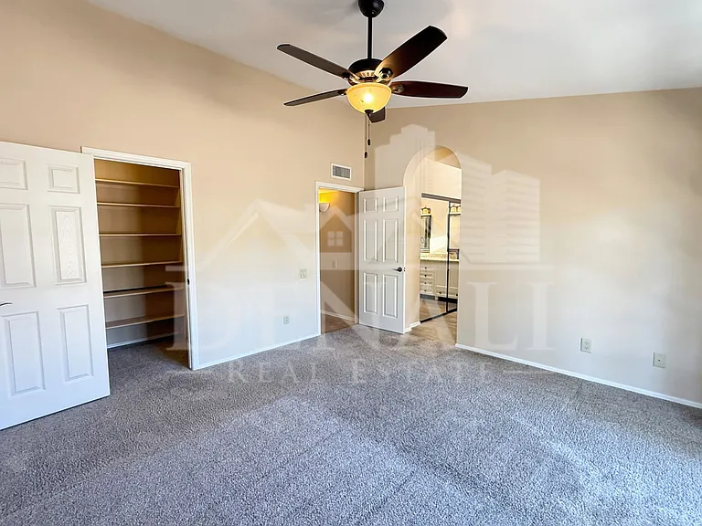 1211 E Drake Dr — Photo 15