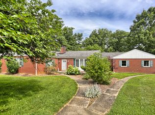 203 Blossom Hill Dr, Lancaster, PA 17601