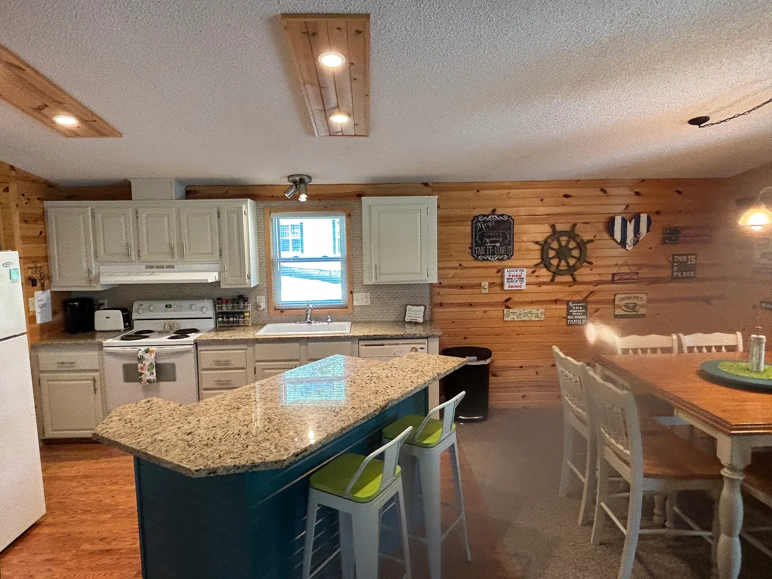 3 bed, 1404 sqft, $2,600 — Photo 3