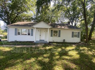 886 Prigge Rd, Saint Louis, MO 63138