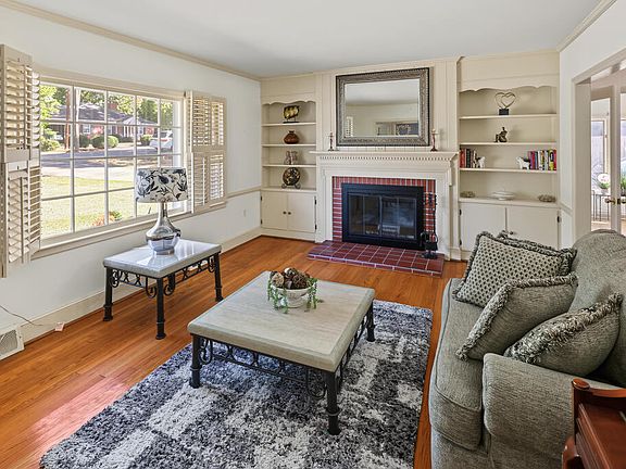 4th image of 205 Merritt St