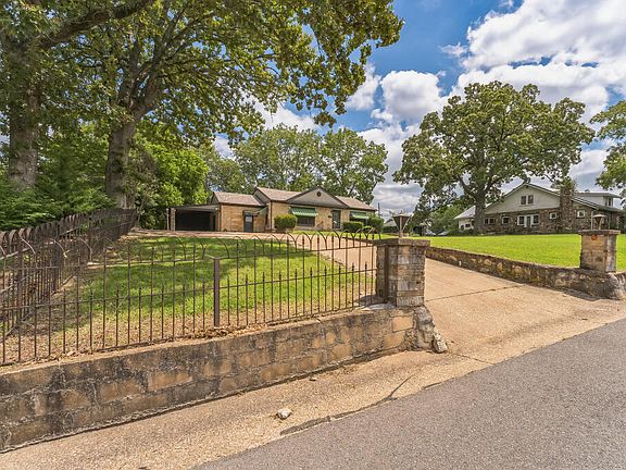 3rd image of 218 S Harlin Drive
