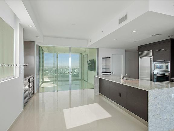 2nd image of 900 Biscayne Blvd APT 5101