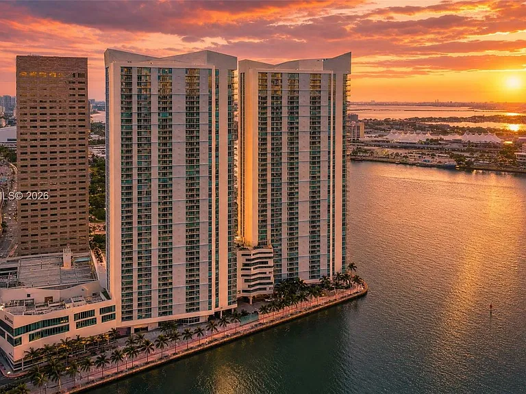 325 S Biscayne Blvd #UPH24 — Photo 1
