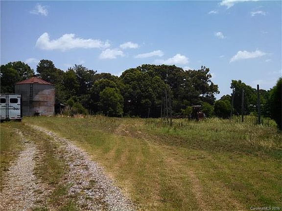 4th image of 5867 Bridges St