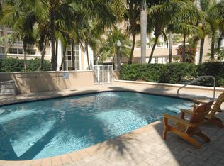 7057 Pelican Bay Blvd, Naples, FL 34108