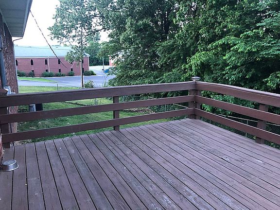 5th image of 402 Walnut Dr