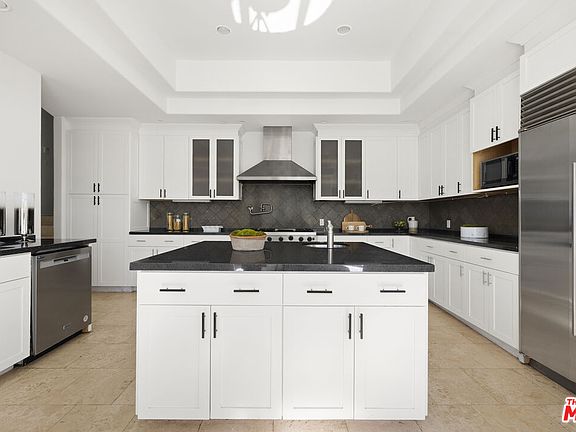 2nd image of 1939 Stradella Rd