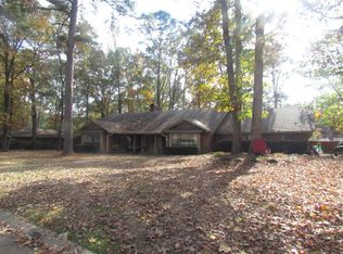 102 Greenbriar Cir, Crossett, AR 71635