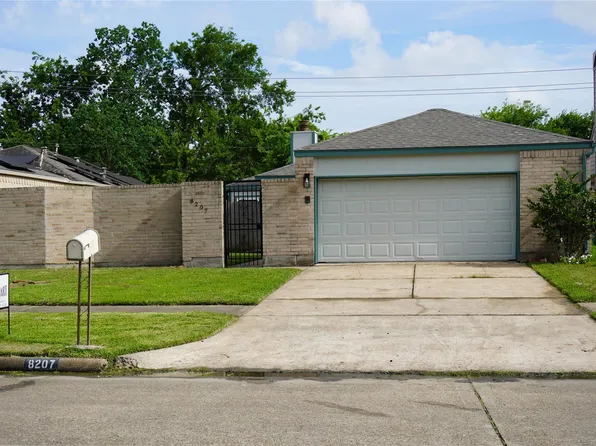 8207 Misty Ridge Ln, Houston, TX 77071