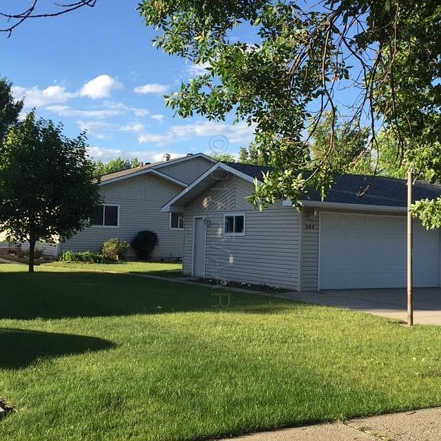 1st image of 844 10th Ave E