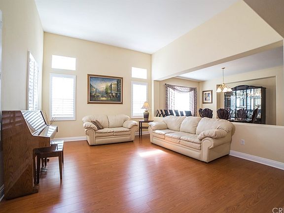 4th image of 30033 Cambridge Ave