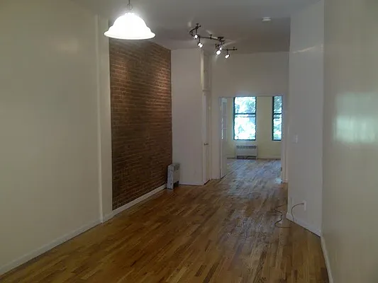 Rented by Space Link Realty | media 20