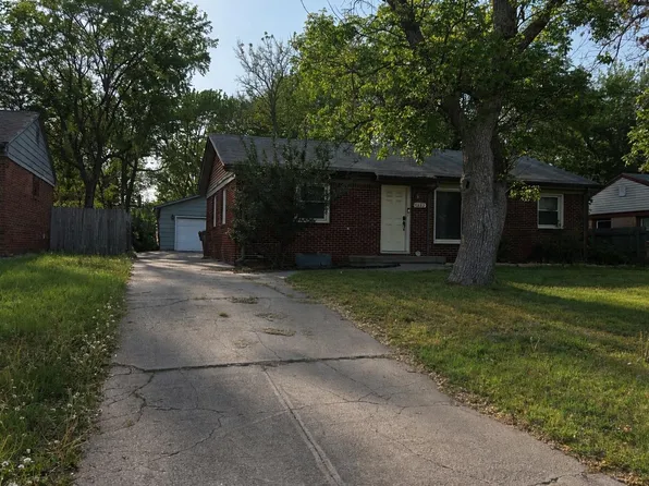 1233 N Woodlawn Blvd, Derby, KS 67037