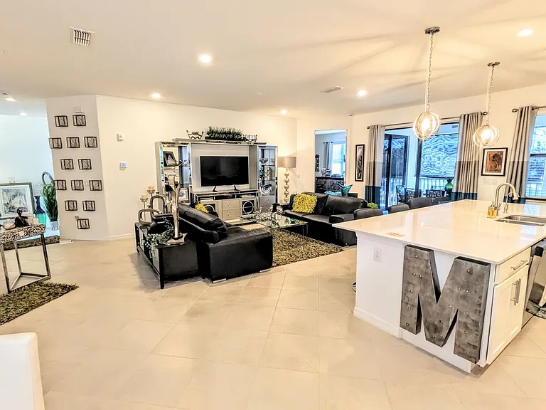 5639 N Honore Ave #222 — Photo 7