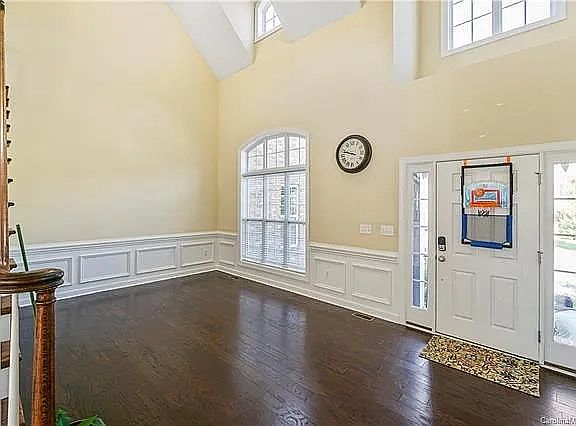 3rd image of 8106 Mandeville Ct