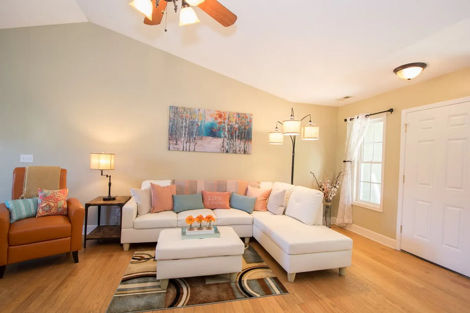 4 bed, 2.0 bath, 1625 sqft, $4,498 — Photo 2